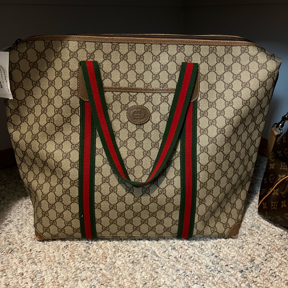 Gucci supreme tote